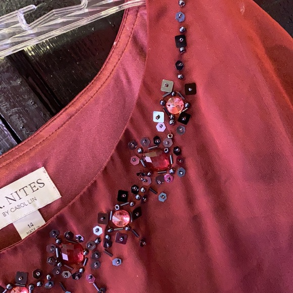 Beaded burgundy chiffon type blouse - Picture 5 of 10